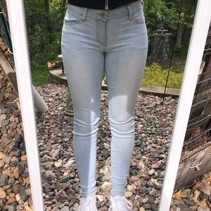 American Eagle super stretch light blue wash skinny jeans